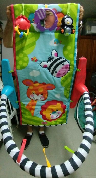 2 artigos: Parque infantil Brevi e tapete lúdico