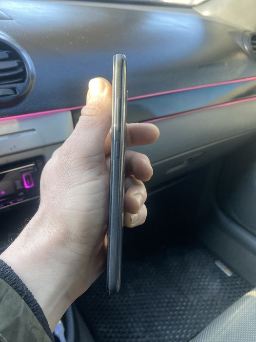 Xiaomi Redmi 8 4/64 гб в неплохом состоянии