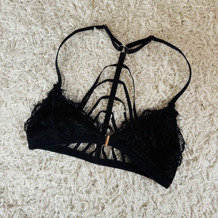 czarny biustonosz złoty stanik koronka zapinany z przodu paski