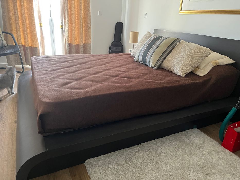 Móvel de quarto em bom estado de uso