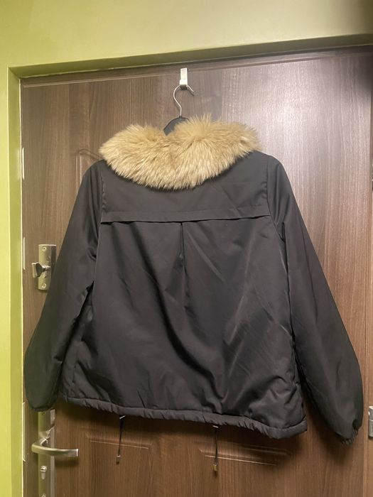 Czarna kurtka bomberka z odpinanym futerkiem Mohito XS S M