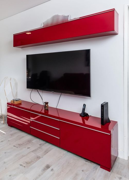 Conjunto IKEA Bestå Burs Vermelho Alto Brilho (Móvel TV + Armário Parede)