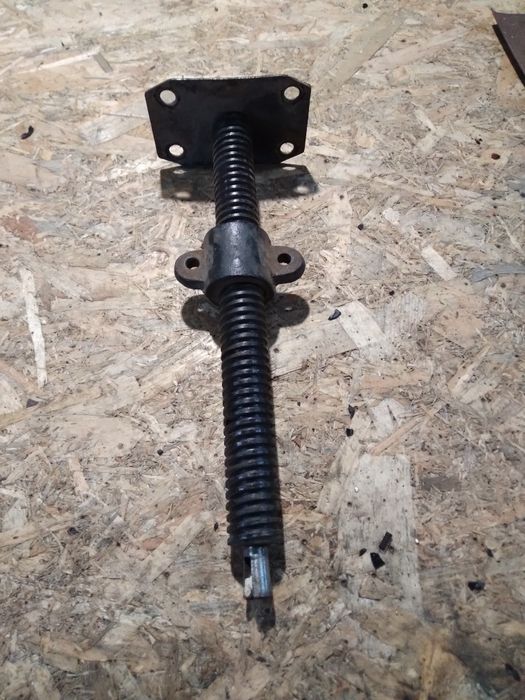 Винт трапецеидальный