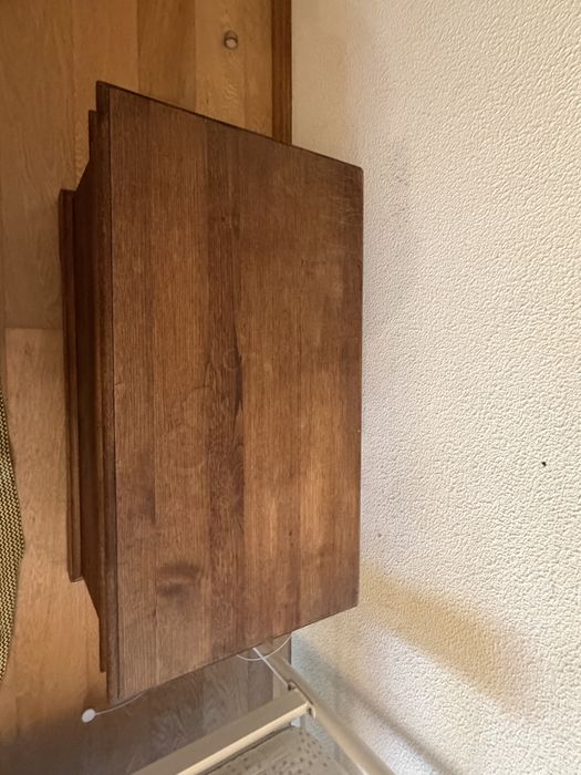 Vende se bau de madeira