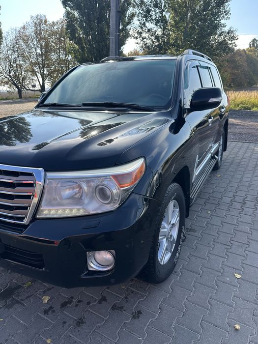 Toyota Land Cruiser 200