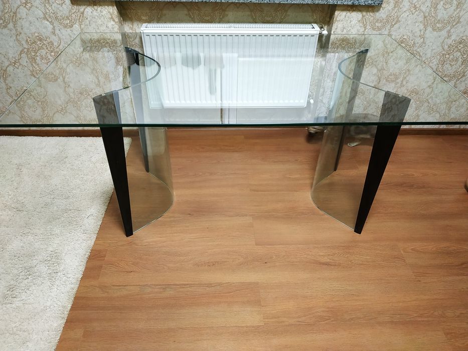 Стіл скляний