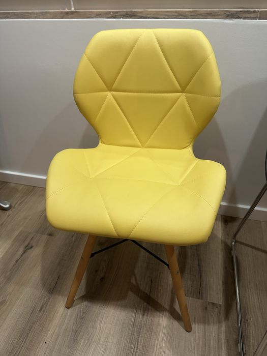 4 cadeiras  sem marcas de uso