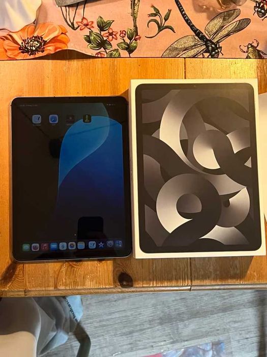 Apple iPad Air 5. generacji (2022) jak nowy – oryginalne opakowanie –  posiada Wi-Fi