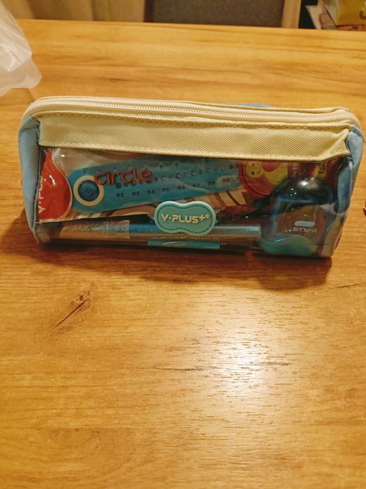 Piórnik z wyposażeniem