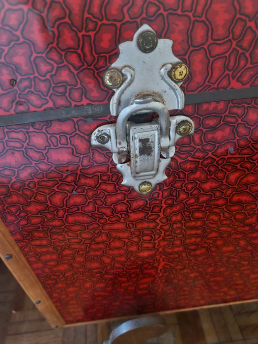 Arca vintage com metal