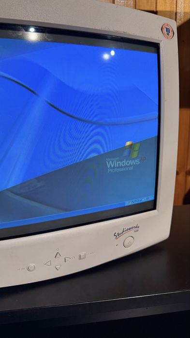Monitor LG Studioworks 700B 17” CRT kineskopowy do retro gier komputera