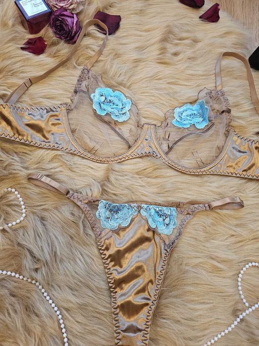 Seksowny komplet satyna złoto błękitne kwiaty L