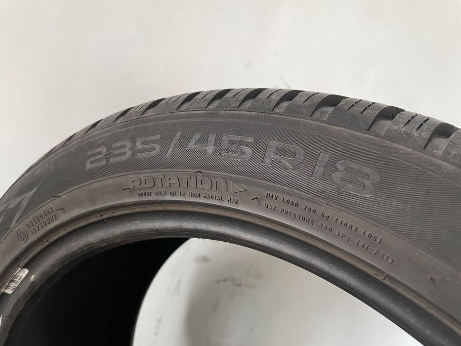 Практично нові всесезонні шини Nokian 235/45 R18 (8мм)