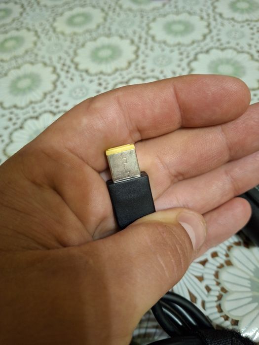 Автомобільний зарядний пристрій НОВИЙ!! lenovo 20V 4.5A USB pin