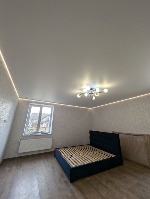 Натяжні стелі, монтаж під ключ, приховані карнизи світлові лінії