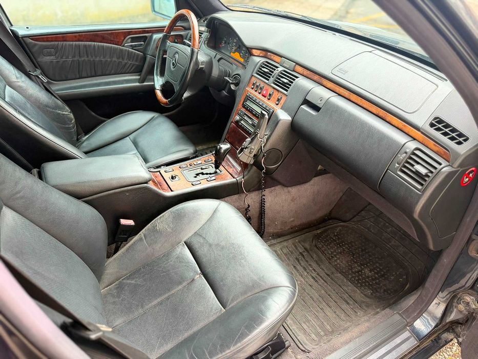 MERCEDES- BENZ E300 TURBO DIESEL