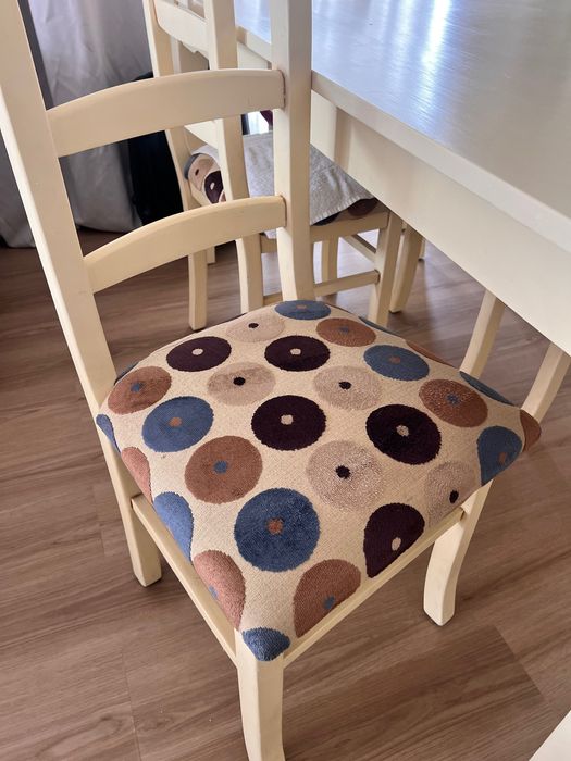 Mesa de jantar em madeira