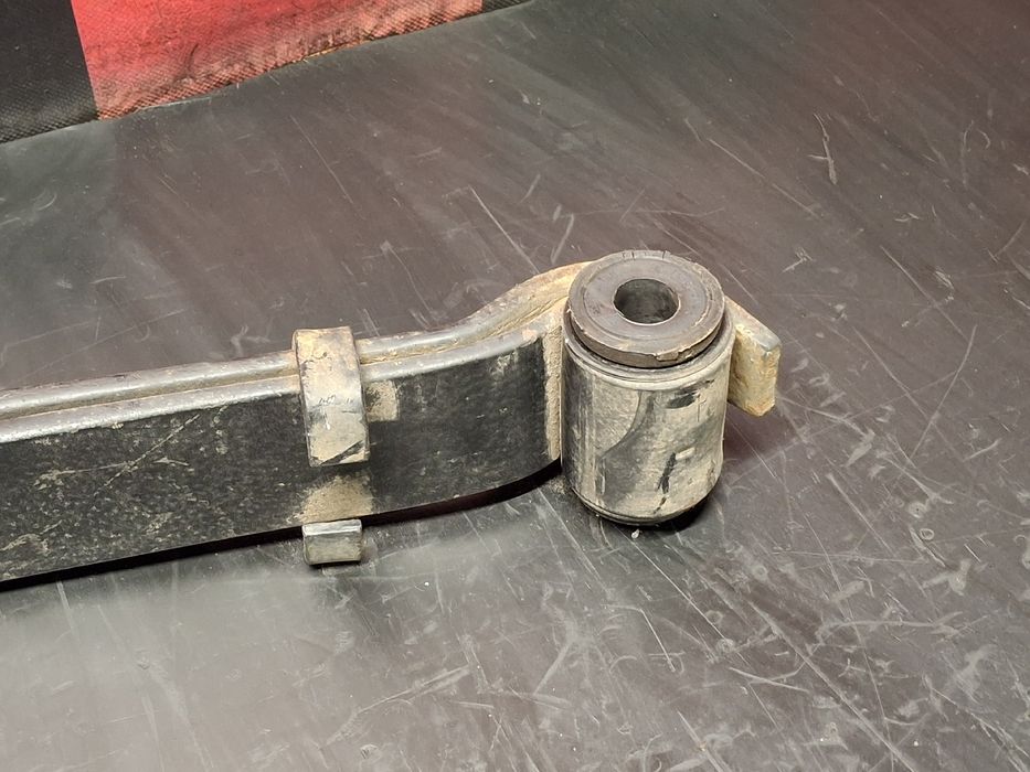 Mola de suspensão trás direita MITSUBISHI TRUCKS Canter
