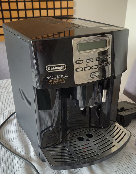 Sprzedam ekspres do kawy DeLonghi Magnifica Automatic Cappucino