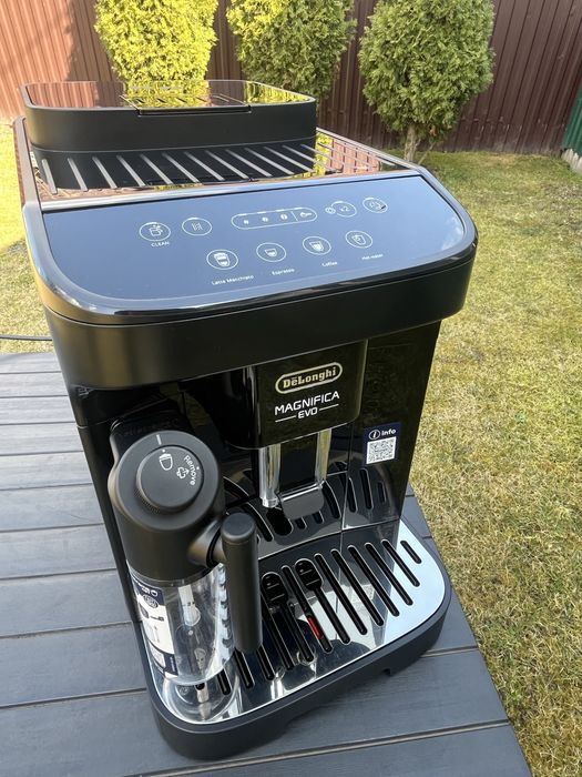 Автоматична кавомашина Delonghi Magnifica EVO 2025 рік 2 місяць