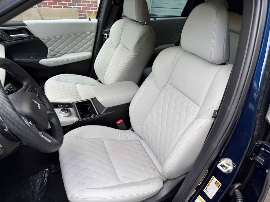 Mitsubishi Outlander PHEV SEL      2023