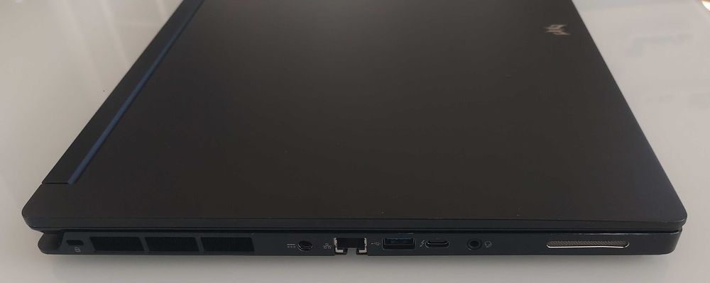 Laptop Predator Triton 17X i9-13900HX 64GB RAM RTX 4090 16GB SSD 2 TB