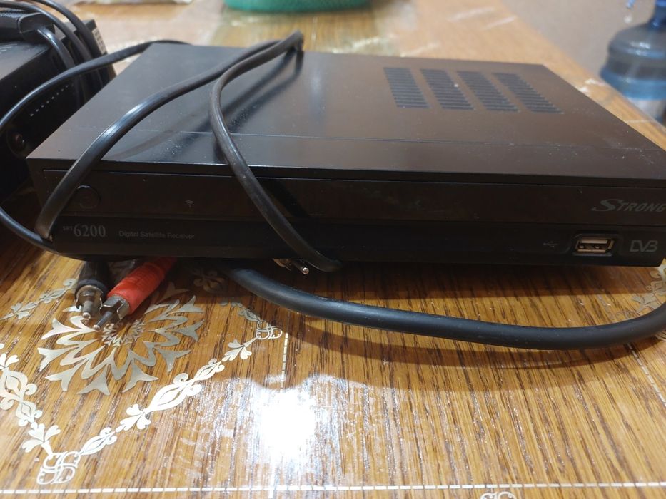 2 Супутникові тюнери strong 6200