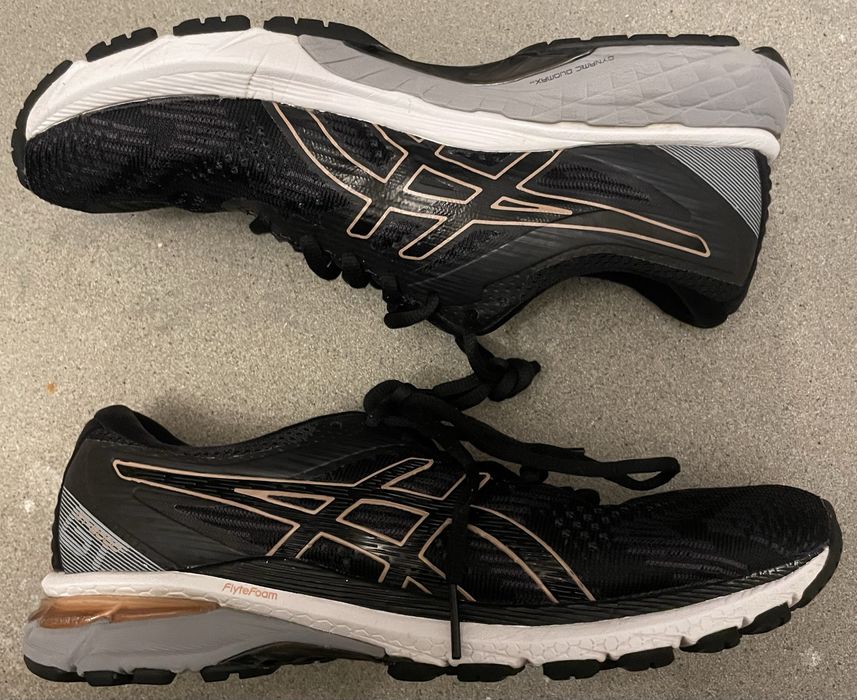 Buty do biegania Asics GT-2000 rozm. 39.5