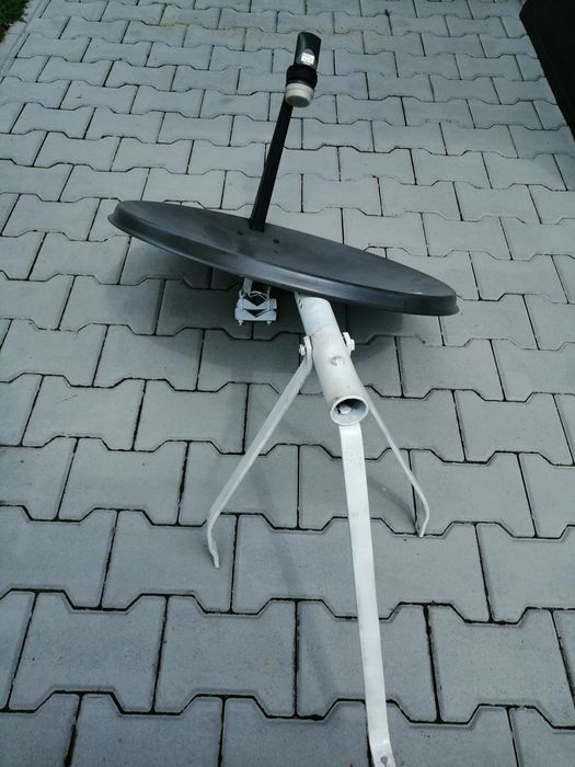 Antena satelitarna z konwerterem + uchwyt do ściany