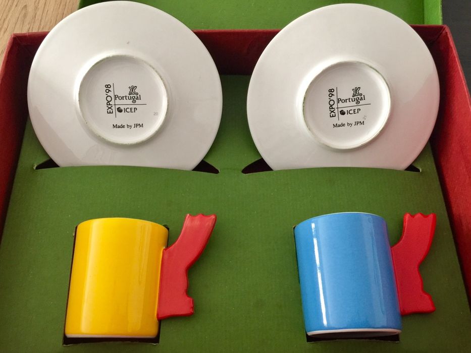 Chavenas Expo’98 do artista plastico José de Guimarães