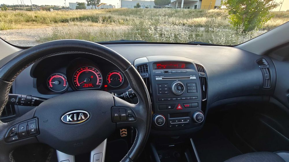Kia Ceed 1.6 CRDi 128cv TX (1 Só Dono) – Junho 2012
