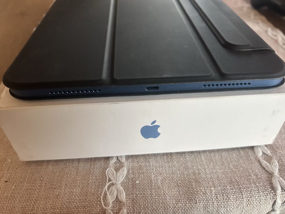 Ipad  A2696 ……….