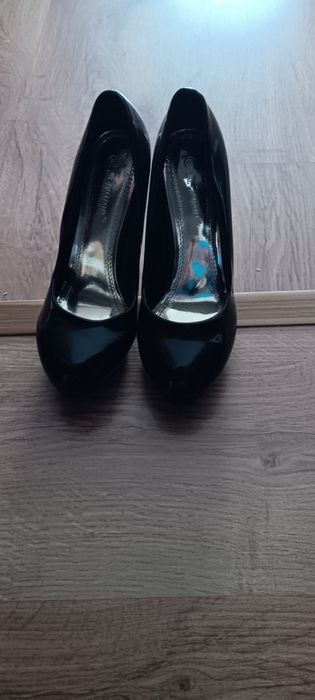 Calçado usado e novo