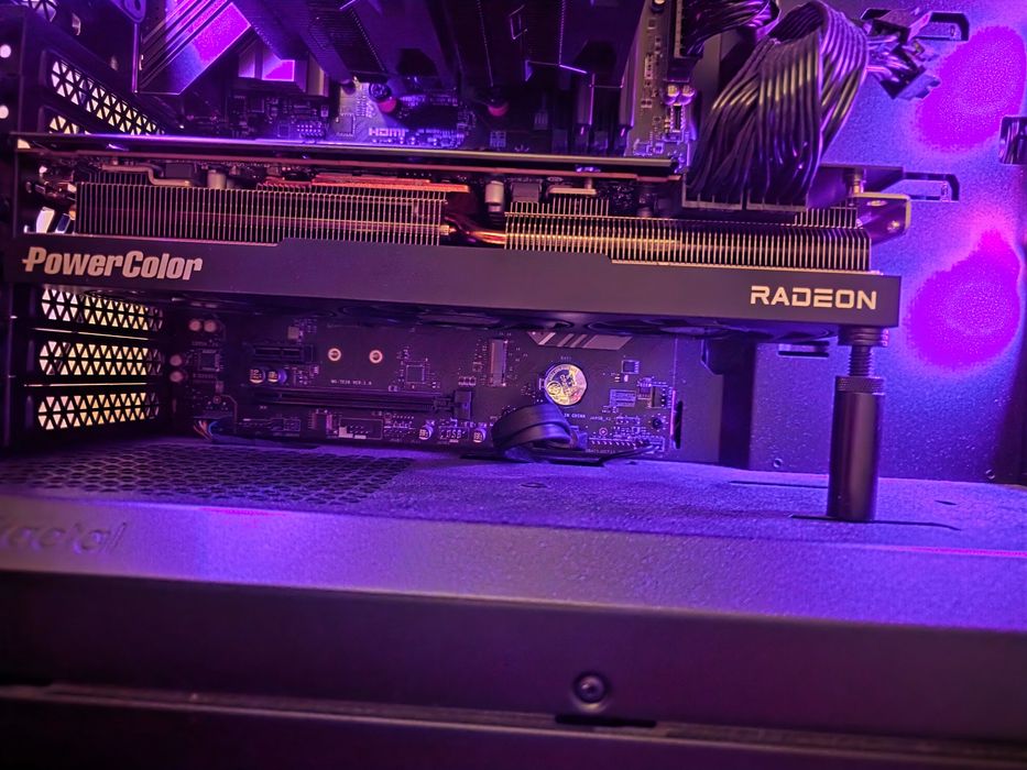 Fighter AMD Radeon RX 7700 XT