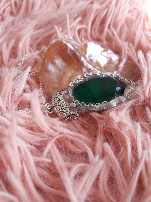 Pendente Kohinoor - luxo oriental com um mistério marítimo