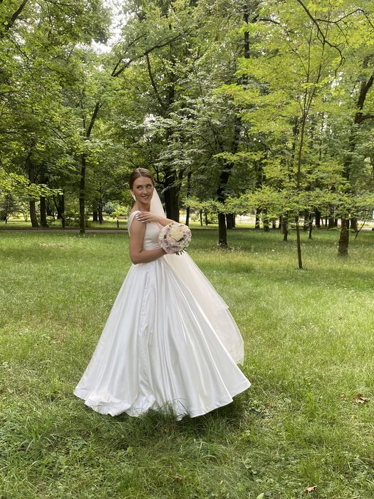 Весільна сукня