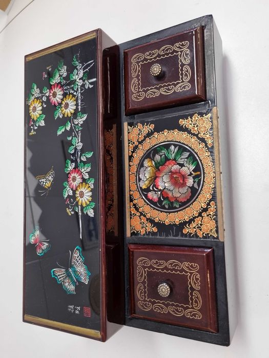 Japanese Jewelry Box with Music Box Featuring 1 Dancer