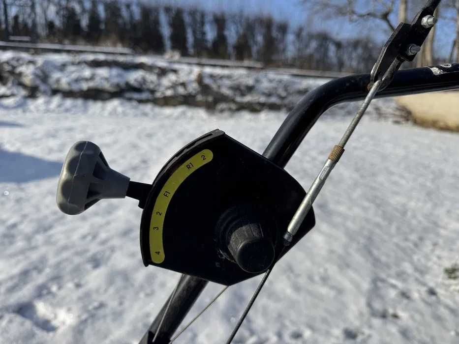 Odśnieżarka spalinowa z napędem  JAK NOWA