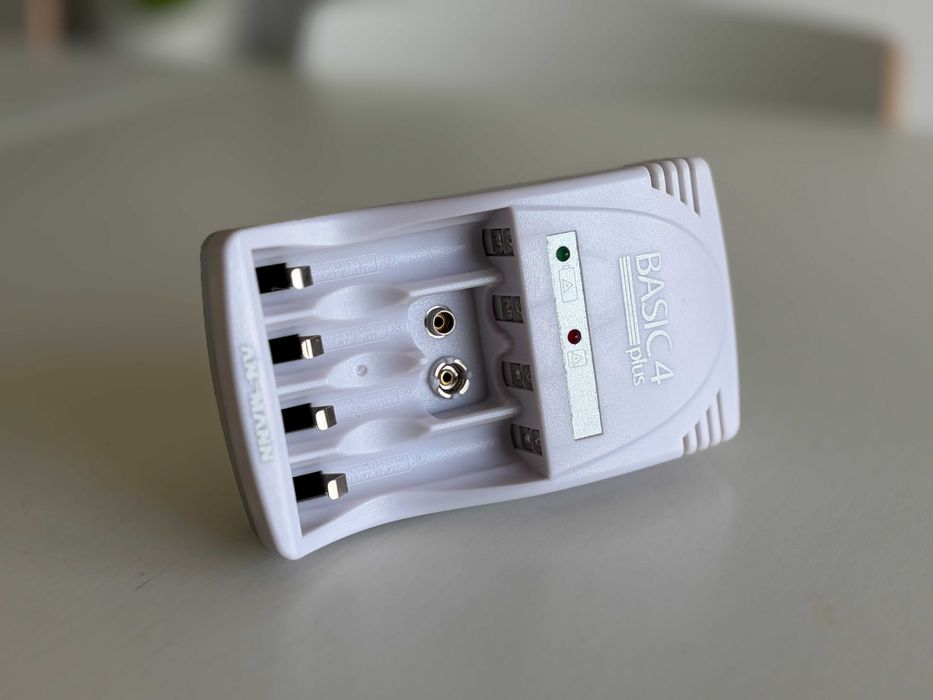 Carregador Pilhas Ansmann Baisc 4 plus - AA/AAA/9V