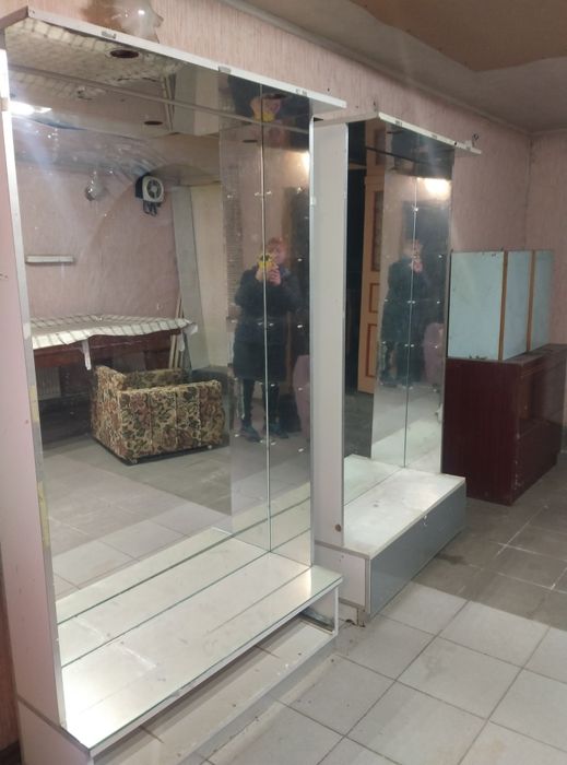 Дзеркальна стіна для коридору.