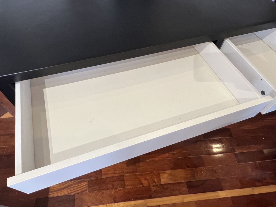 Secretaria Ikea MICKE em bom estado preto e branco