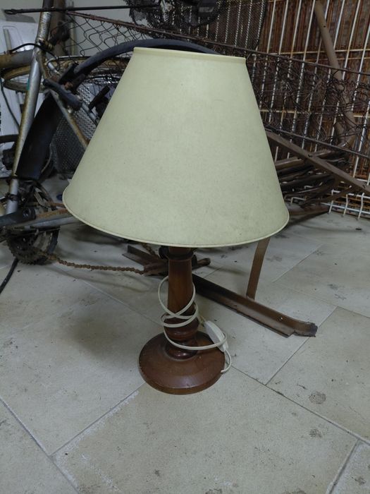 Candeeiro antigo de quarto a funcionar 5€