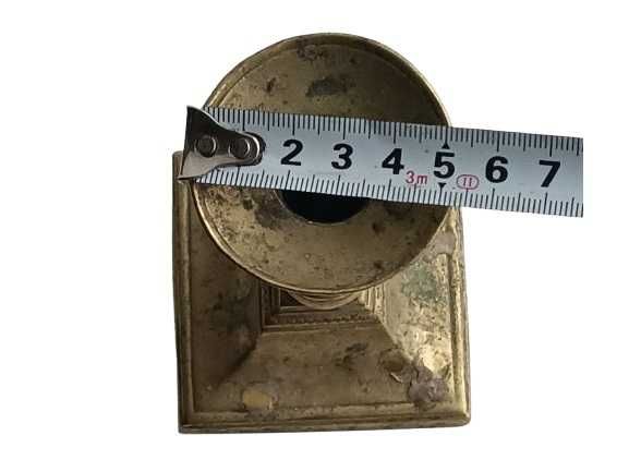 Stary mosiężny świecznik kolumnowy 15,5 cm
