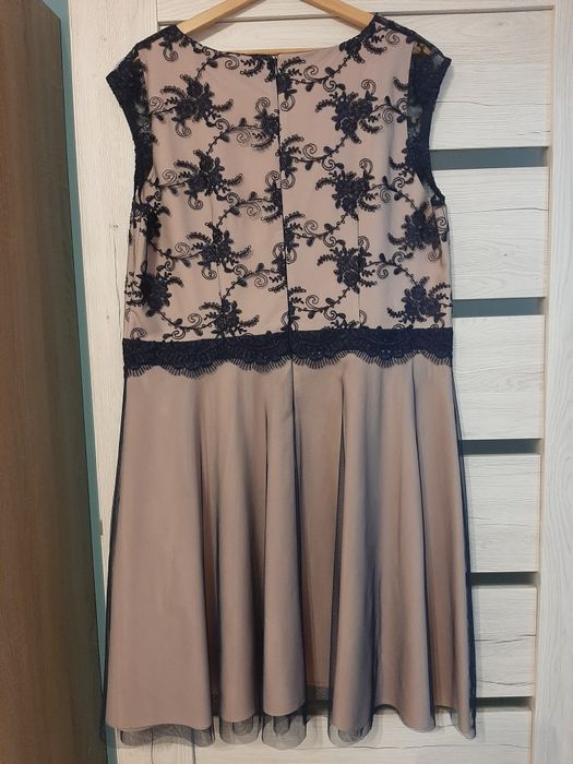 Sukienka koronkowa 52