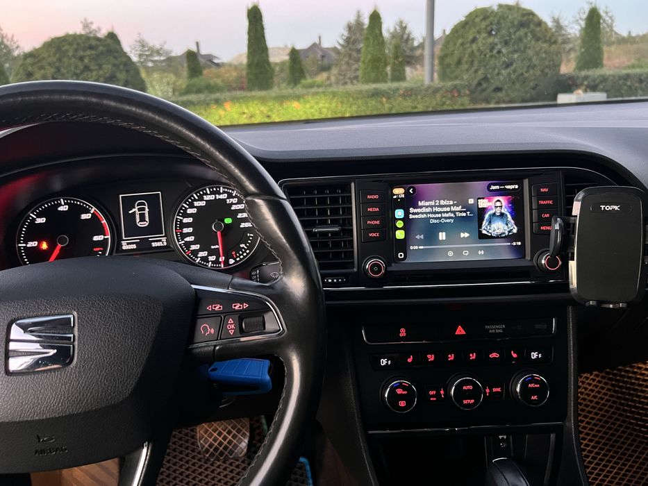 Автомобіль SEAT Leon 2015 року