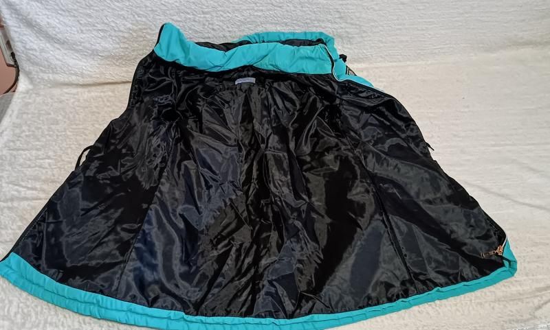 Дуже гарна куртка з капюшоном та карманами на 10-16 р.