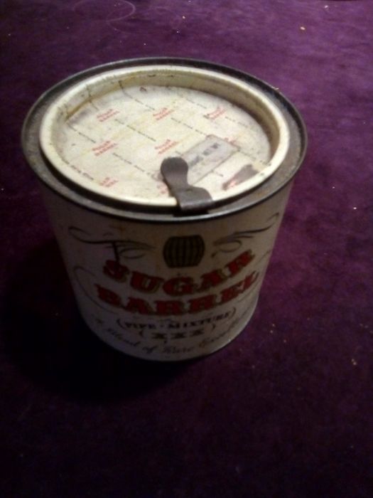 Lata vazia de tabaco para cachimbo