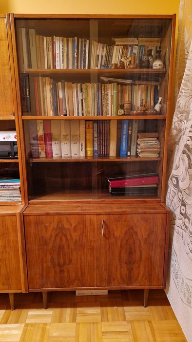 Szafka z witryną PRL