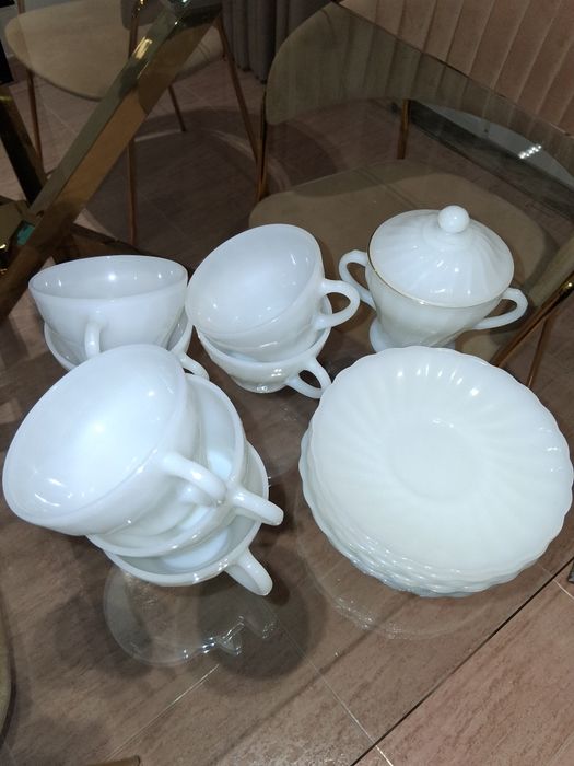 Lovely tea set.459820887620997120
