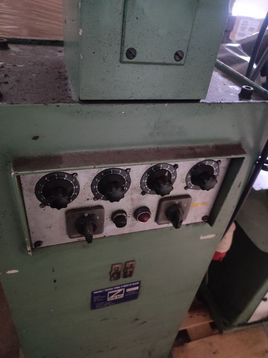 Máquina para a indústria do calçado